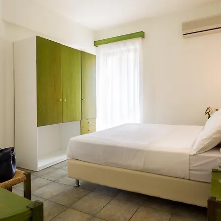 Romantica Aparthotel 3*